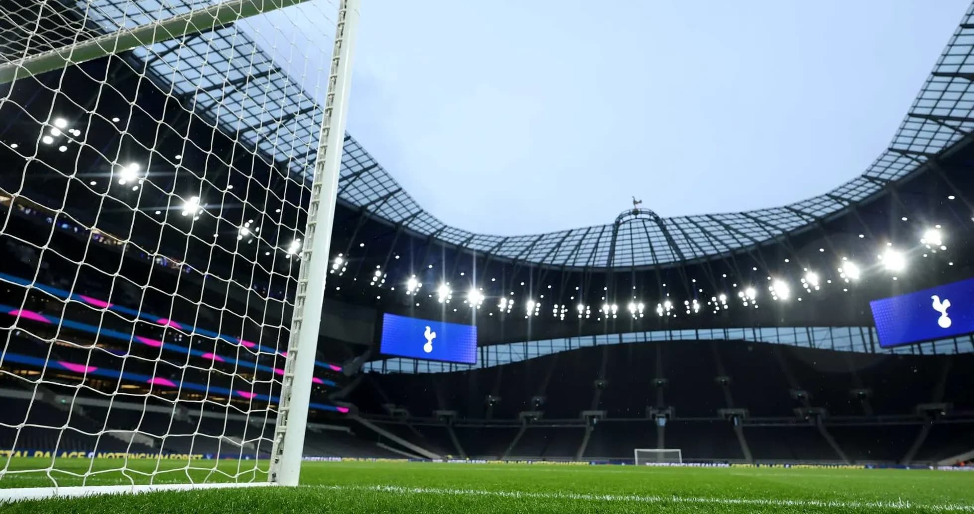 Perspectiva de la portería en el estadio Tottenham