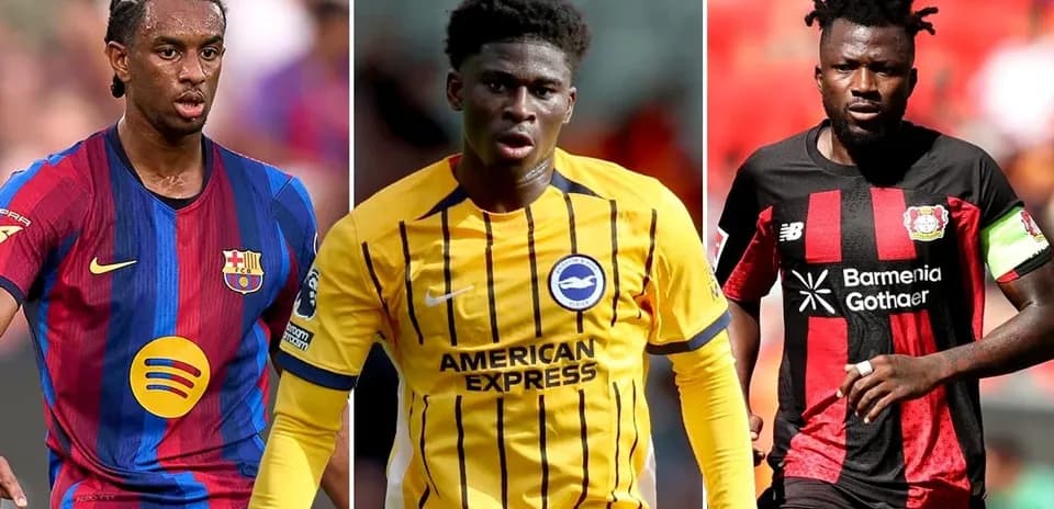Tres futbolistas en sus respectivas camisetas de equipo