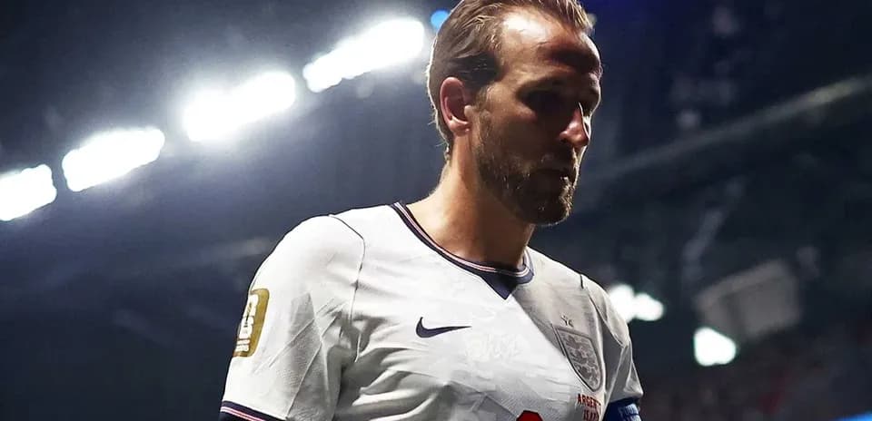 Jugador de Inglaterra caminando por el túnel