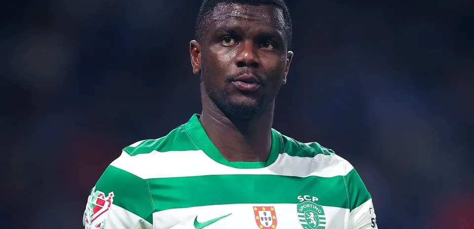 Jugador con camiseta verde y blanca de Sporting