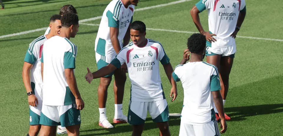 Jugadores de Real Madrid durante sesión de entrenamiento