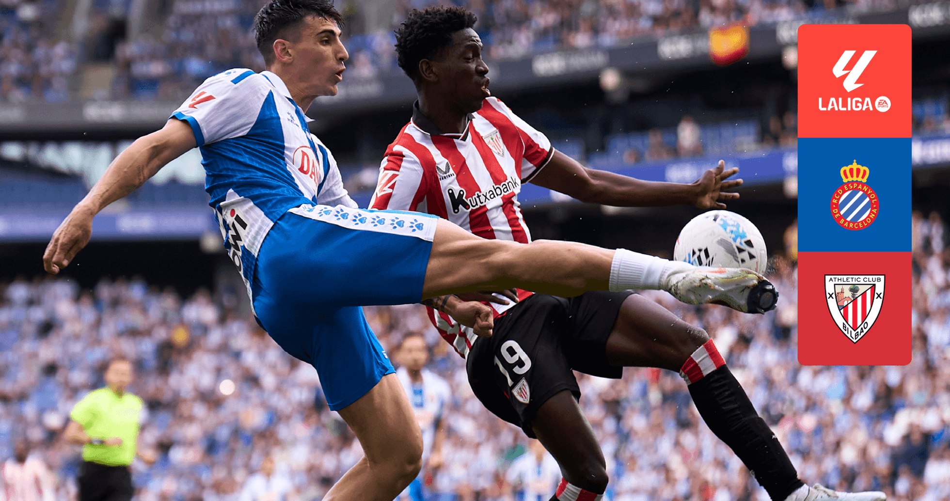 Dos jugadores luchando por el balón en La Liga