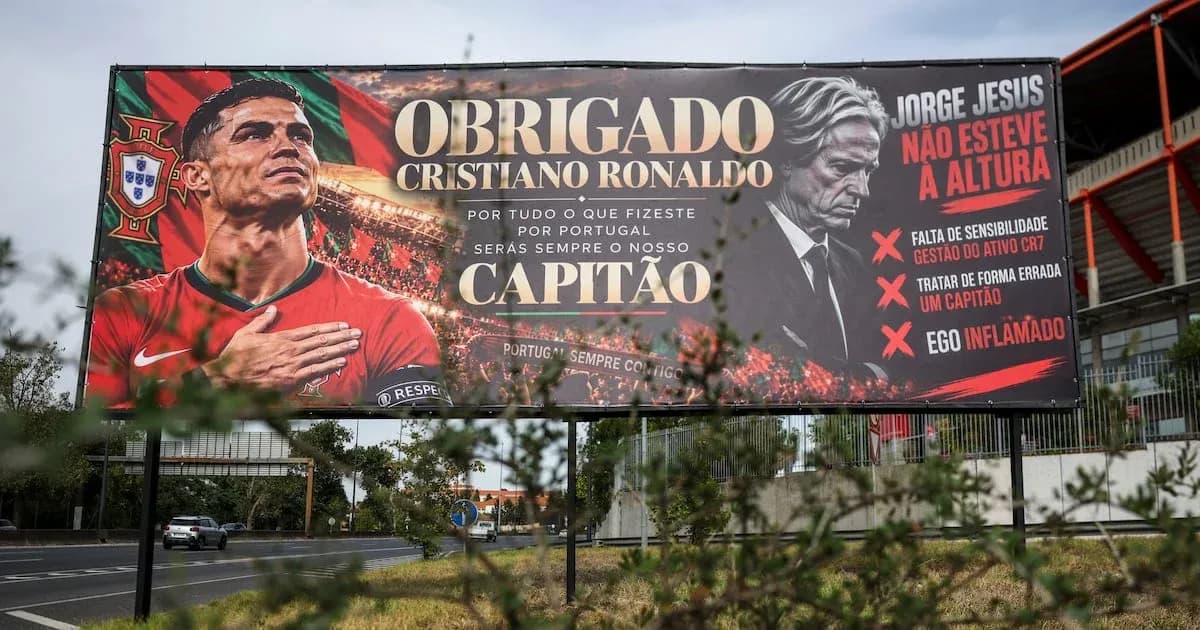 Cartel agradeciendo a Cristiano Ronaldo por su carrera