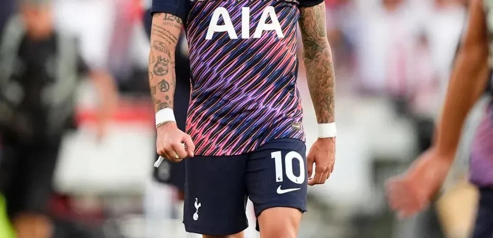 Jugador de Tottenham en el campo durante el partido