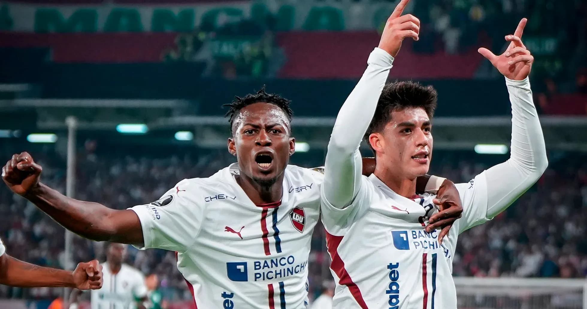 Jugadores de LDU de Quito celebrando un gol
