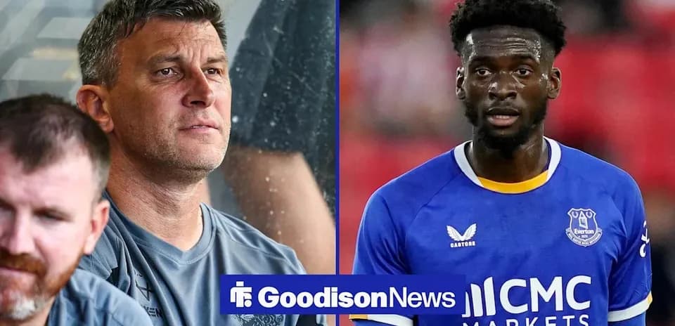 Entrenador y jugador de Everton en evento