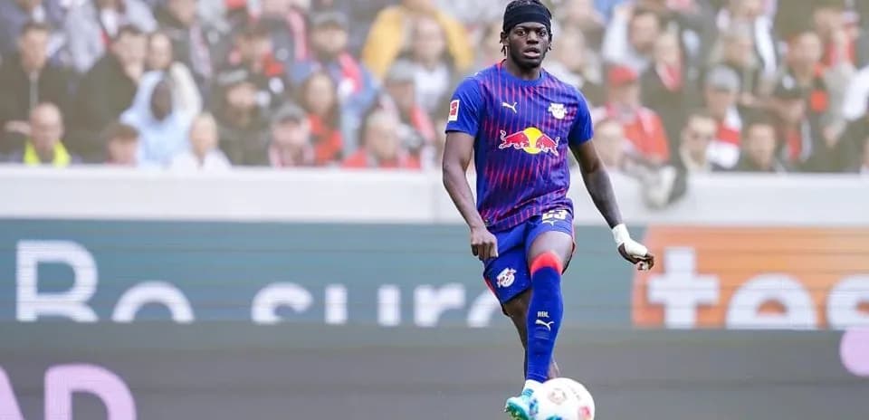 Jugador de RB Leipzig en acción durante un partido