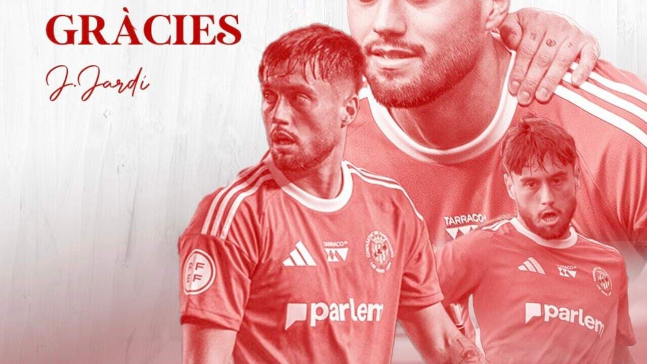 Jugadores de fútbol en camiseta roja de Tarragon