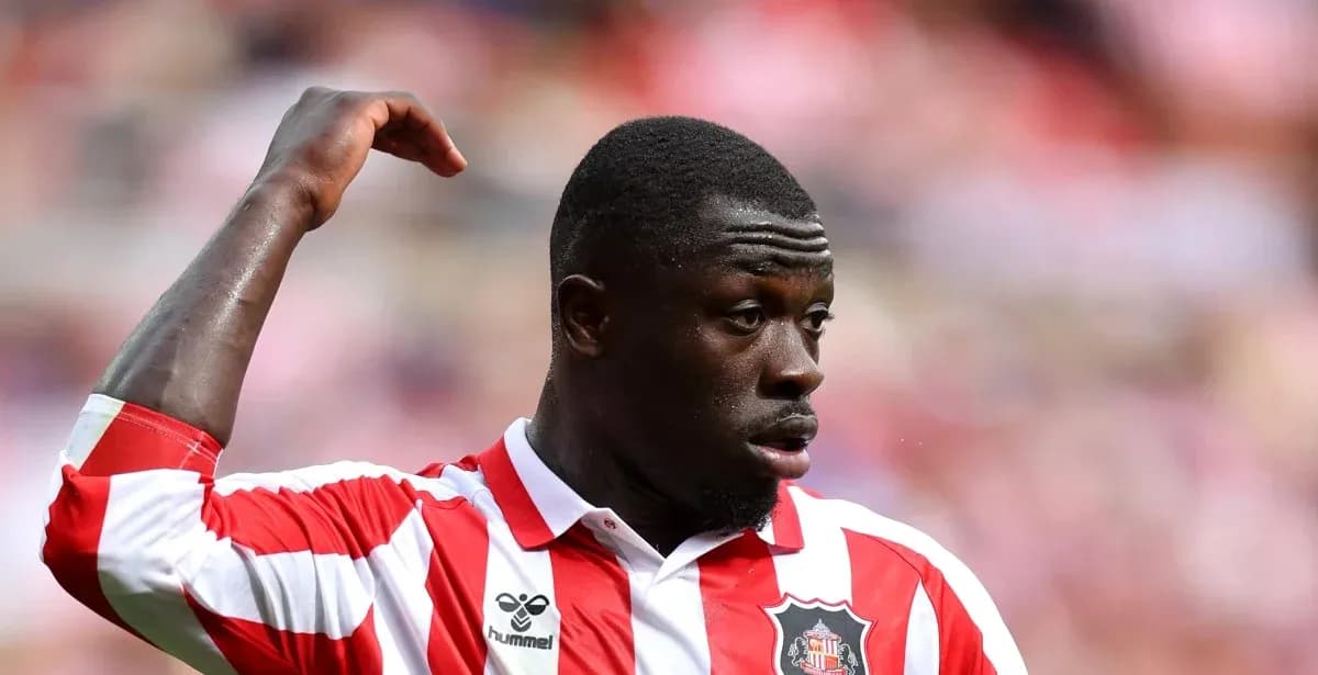 Jugador de Sunderland señalando durante el partido