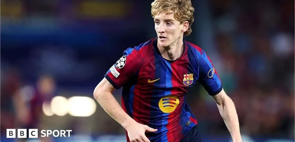 Jugador del FC Barcelona corriendo en el campo