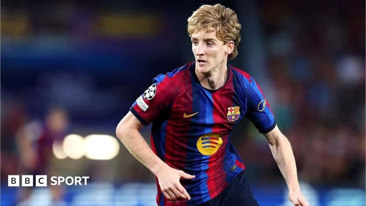 Jugador del FC Barcelona corriendo en el campo