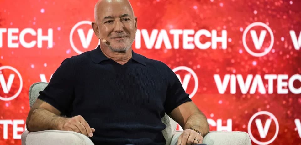 Hombre hablando en el evento Vivatech en escenario