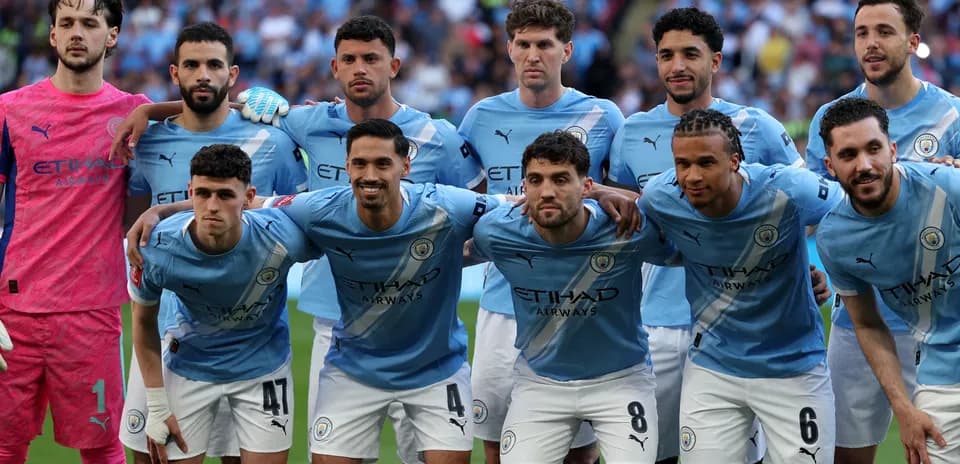 Equipo de Manchester City posando para fotografía oficial