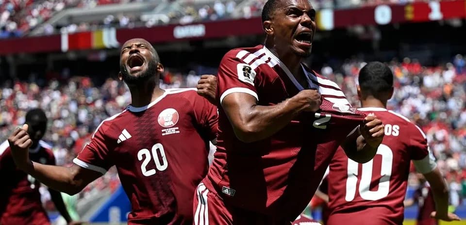Jugadores de Qatar celebrando un gol