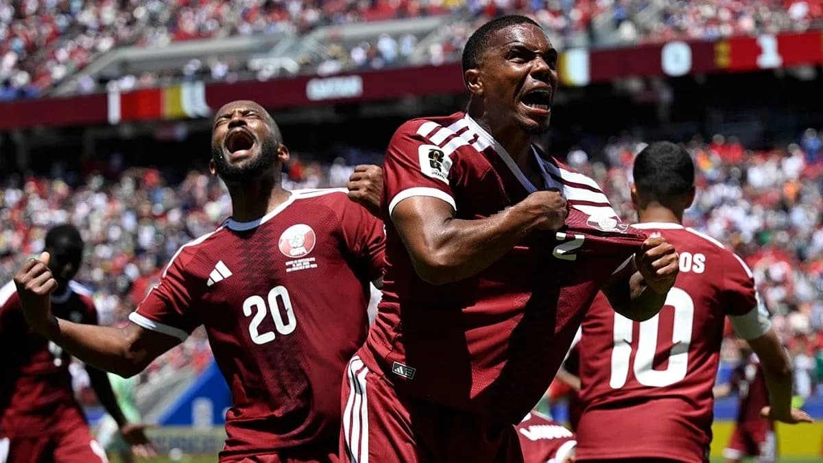 Jugadores de Qatar celebrando un gol