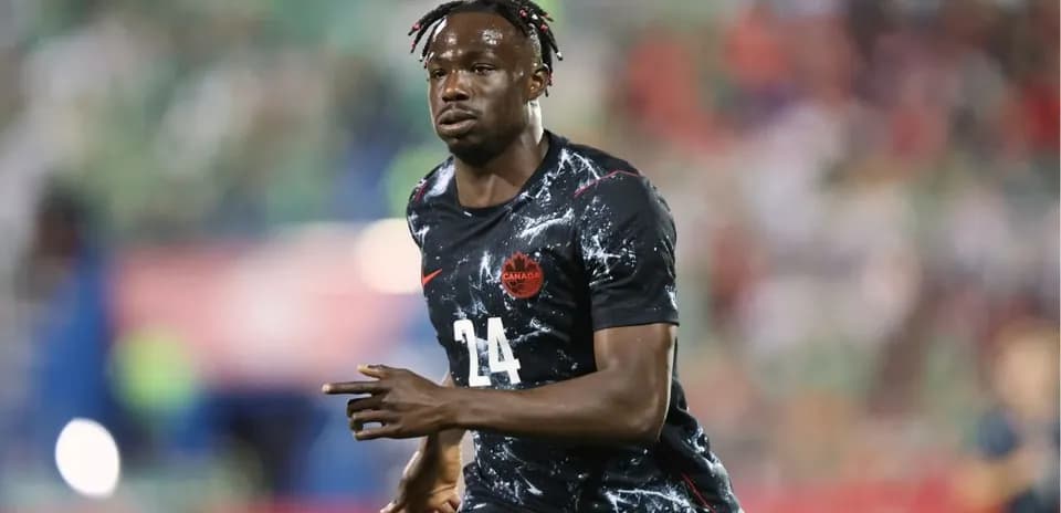 Jugador de Canadá corriendo durante un partido