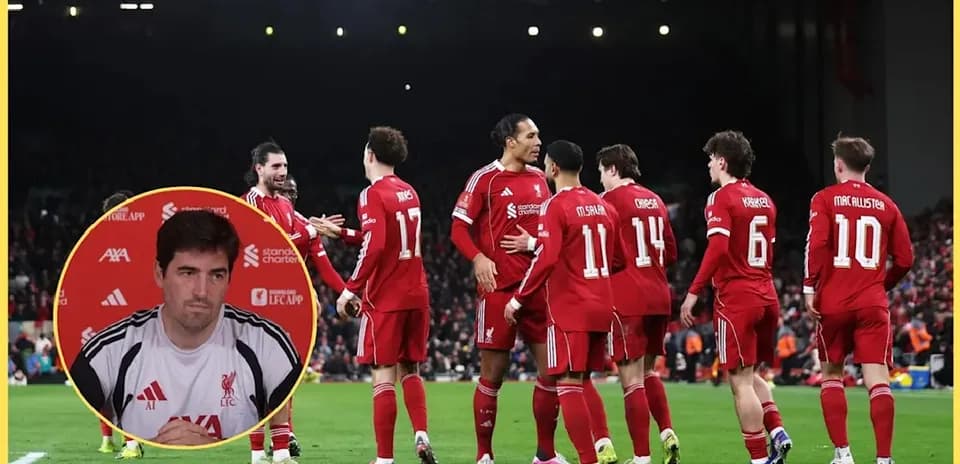 Jugadores de Liverpool celebrando un gol en el partido