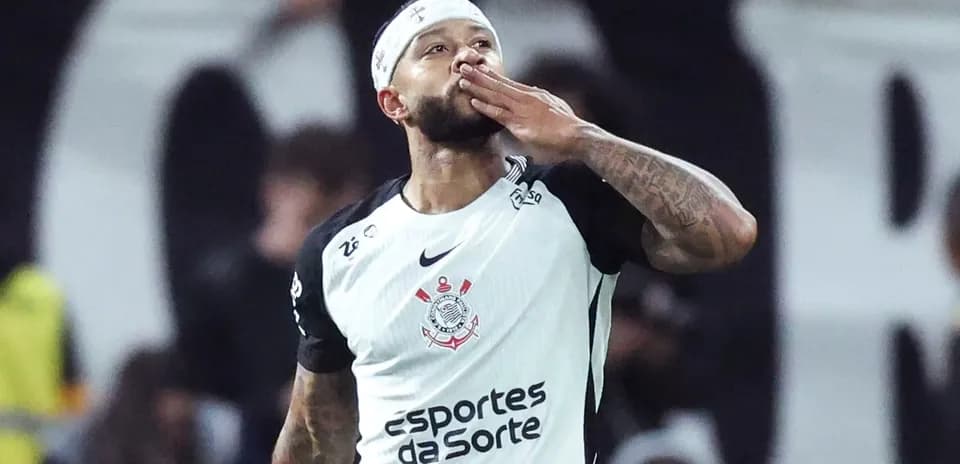 Jugador del Corinthians celebrando un gol con un beso