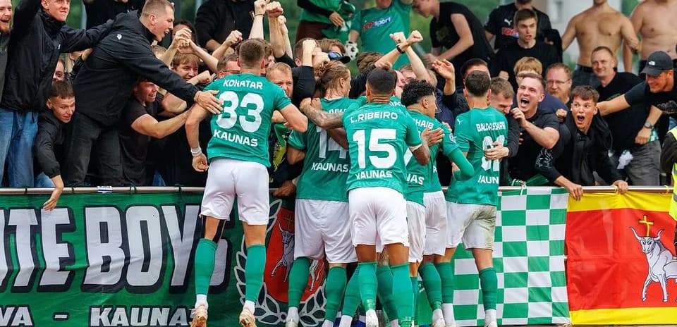 Jugadores de Kauno Žalgiris celebrando un gol