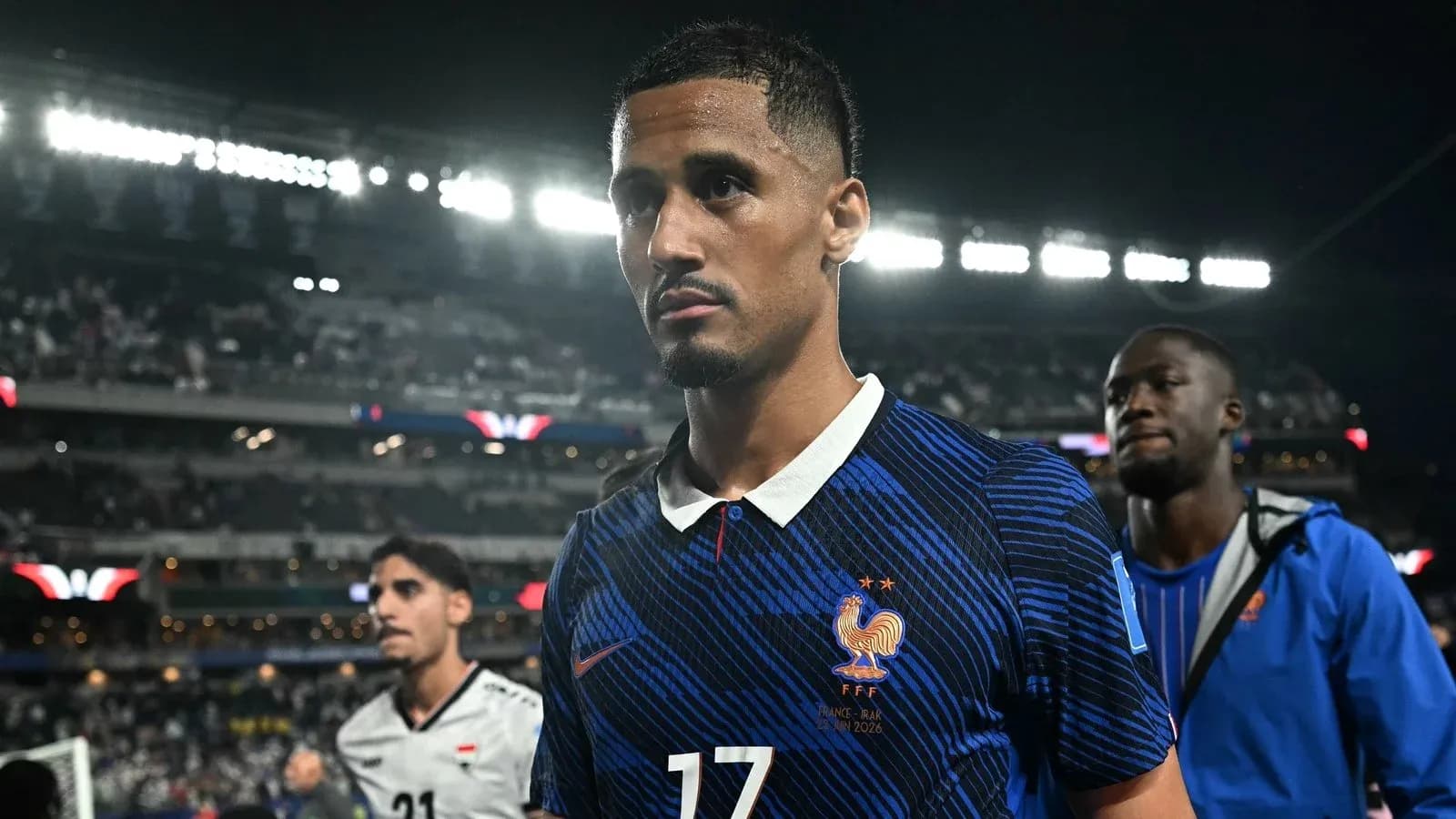 Jugador de Francia saliendo del campo tras el partido