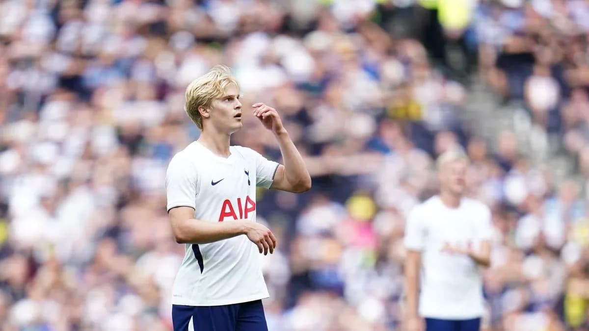 Jugador de Tottenham en acción durante el partido