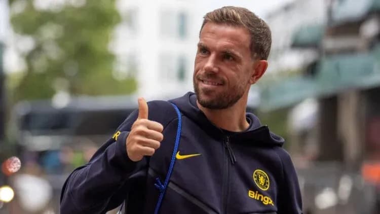 Jugador de Chelsea dando pulgar hacia arriba