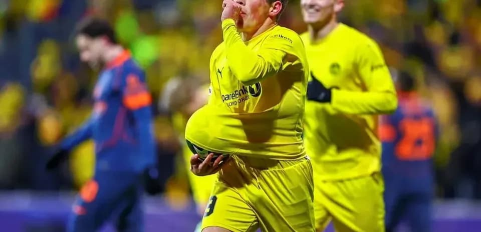 Jugador de Borussia Dortmund celebra un gol
