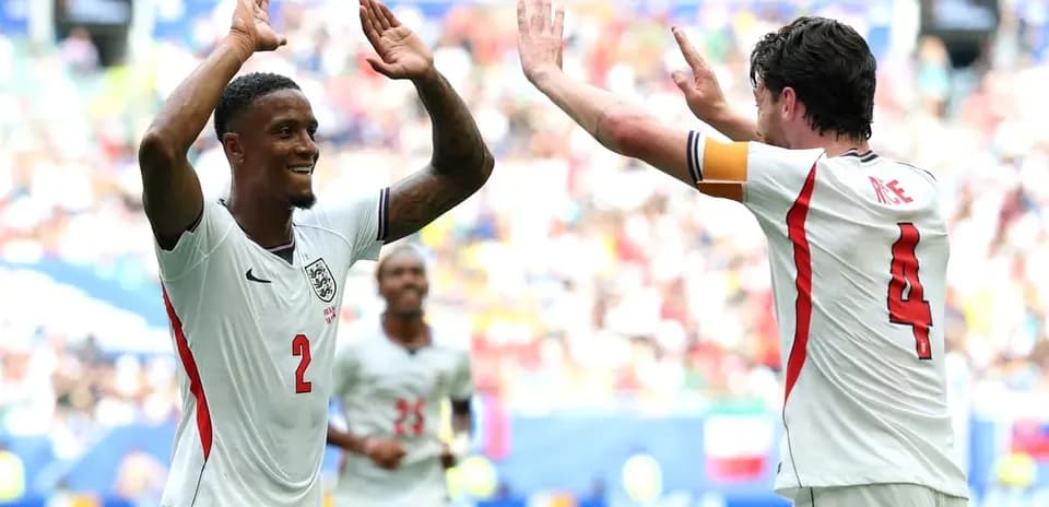 Jugadores de Inglaterra celebrando durante un partido