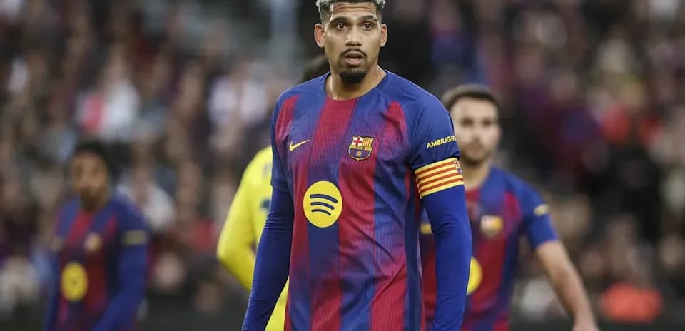 Jugador del FC Barcelona en el campo durante partido