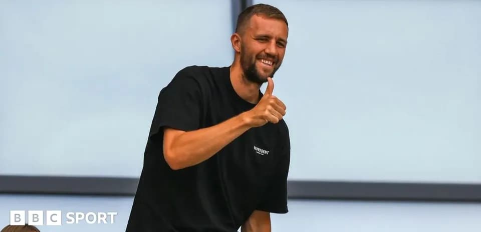 Jugador haciendo un gesto de aprobación en evento