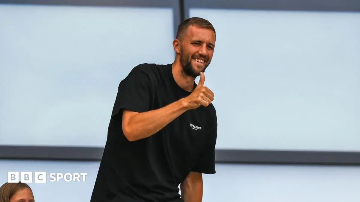 Jugador haciendo un gesto de aprobación en evento