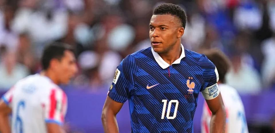 Kylian Mbappé en acción durante un partido de fútbol