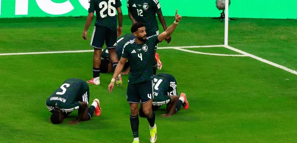 Jugadores de Arabia Saudita celebrando un gol