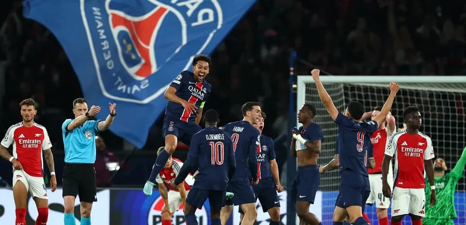 Jugadores del PSG celebrando un gol contra Arsenal