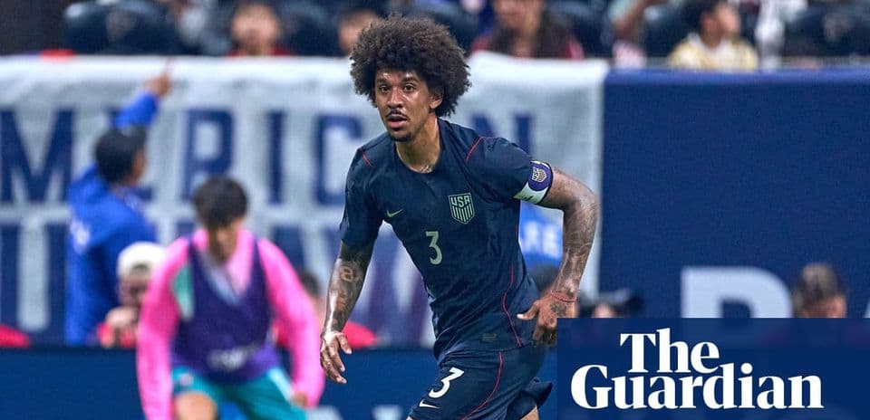 Jugador de Estados Unidos corriendo durante el partido