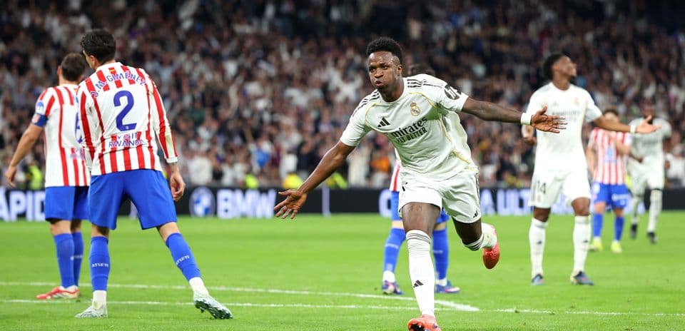 Vinícius Júnior celebra un gol en el derbi
