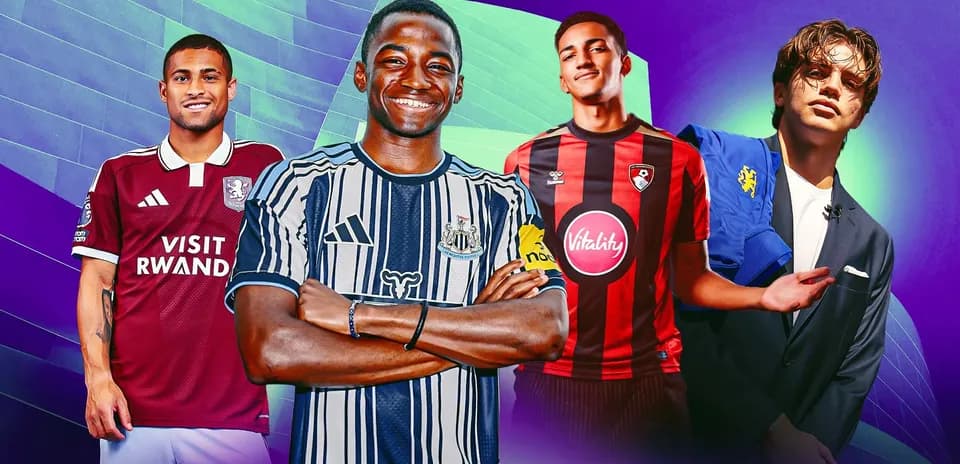 Cuatro jugadores de fútbol en diferentes camisetas