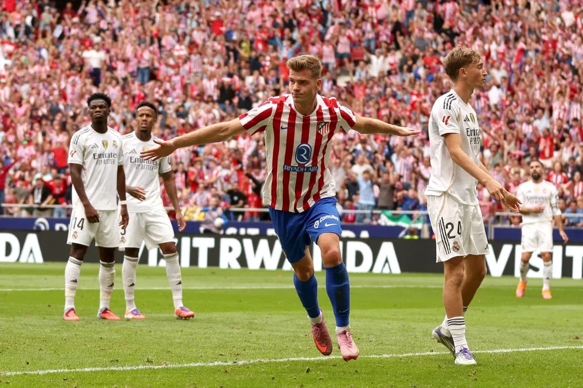 Jugador del Atlético de Madrid celebra un gol