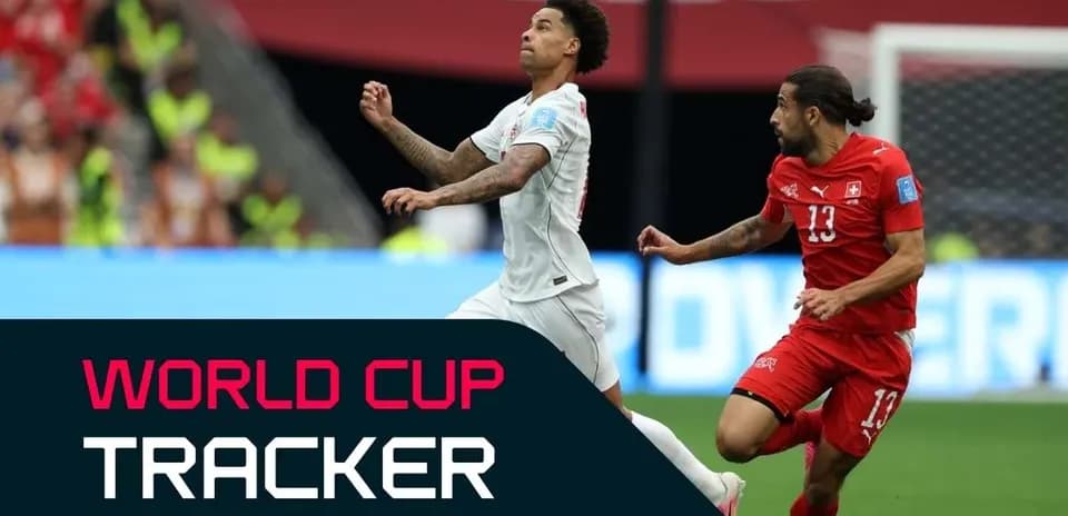 Jugador de Suiza persiguiendo a rival durante partido