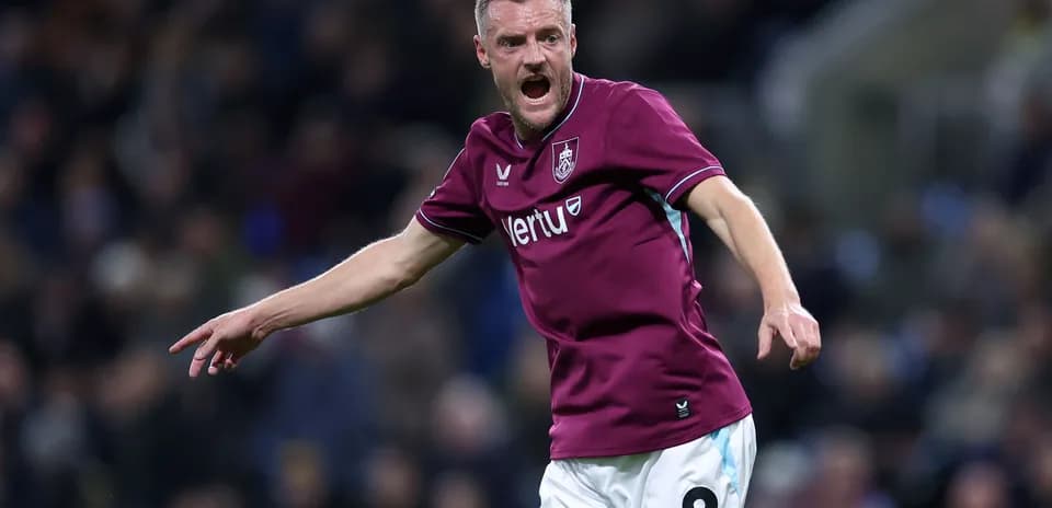Jugador de Burnley celebrando un gol en el partido
