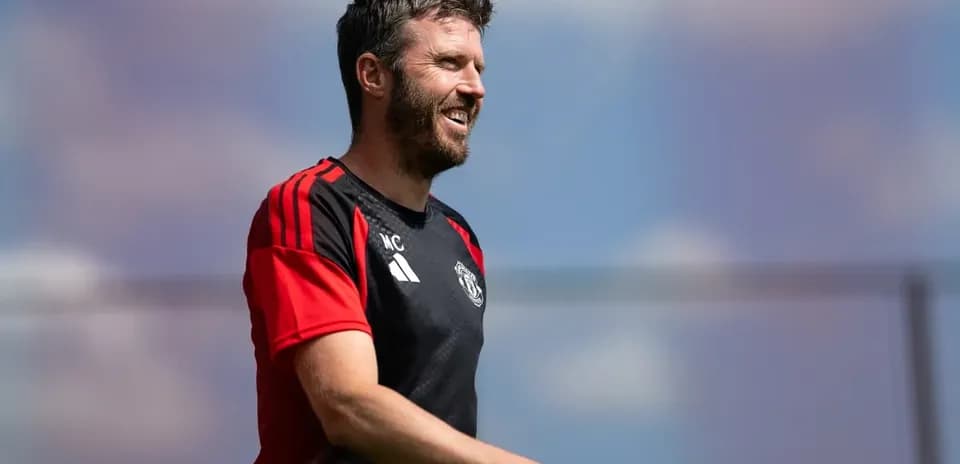 Entrenador de Manchester United durante sesión de entrenamiento