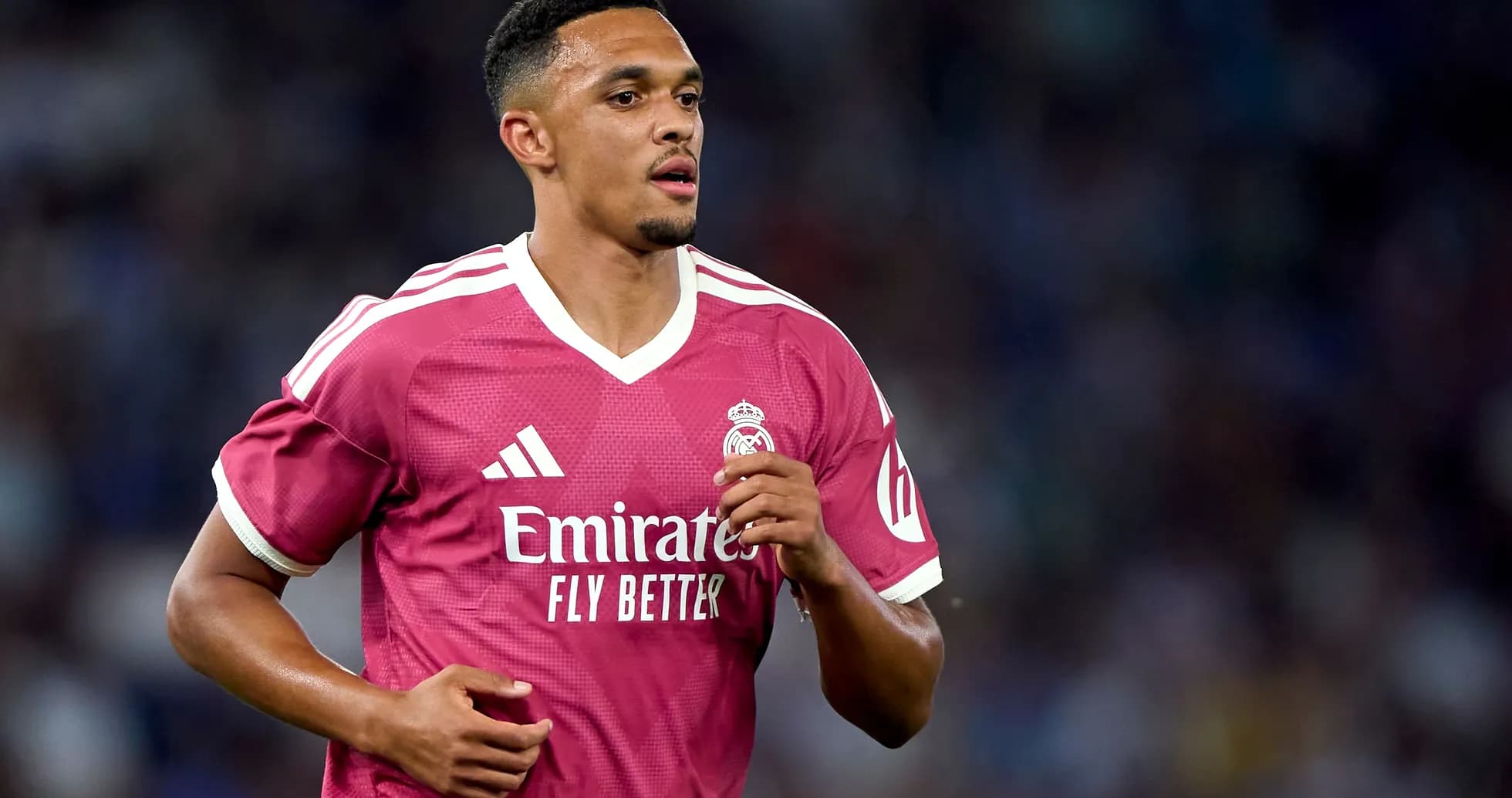 Jugador de Real Madrid en acción durante el partido