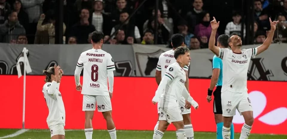 Jugadores de Fluminense celebrando un gol