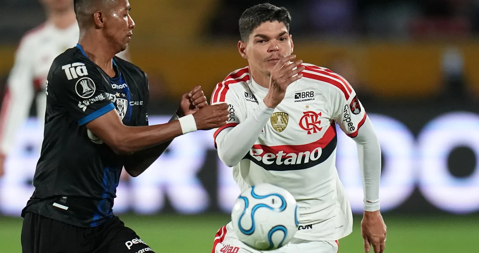 Jugador de Flamengo en acción durante el partido