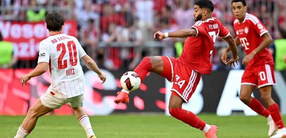 Jugador de FC Bayern en acción durante el partido