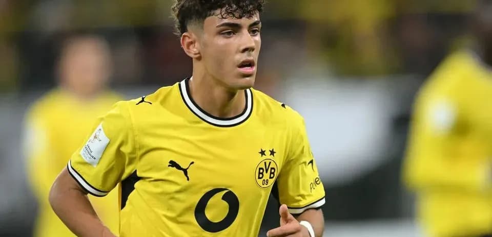 Jugador de Borussia Dortmund en acción durante un partido