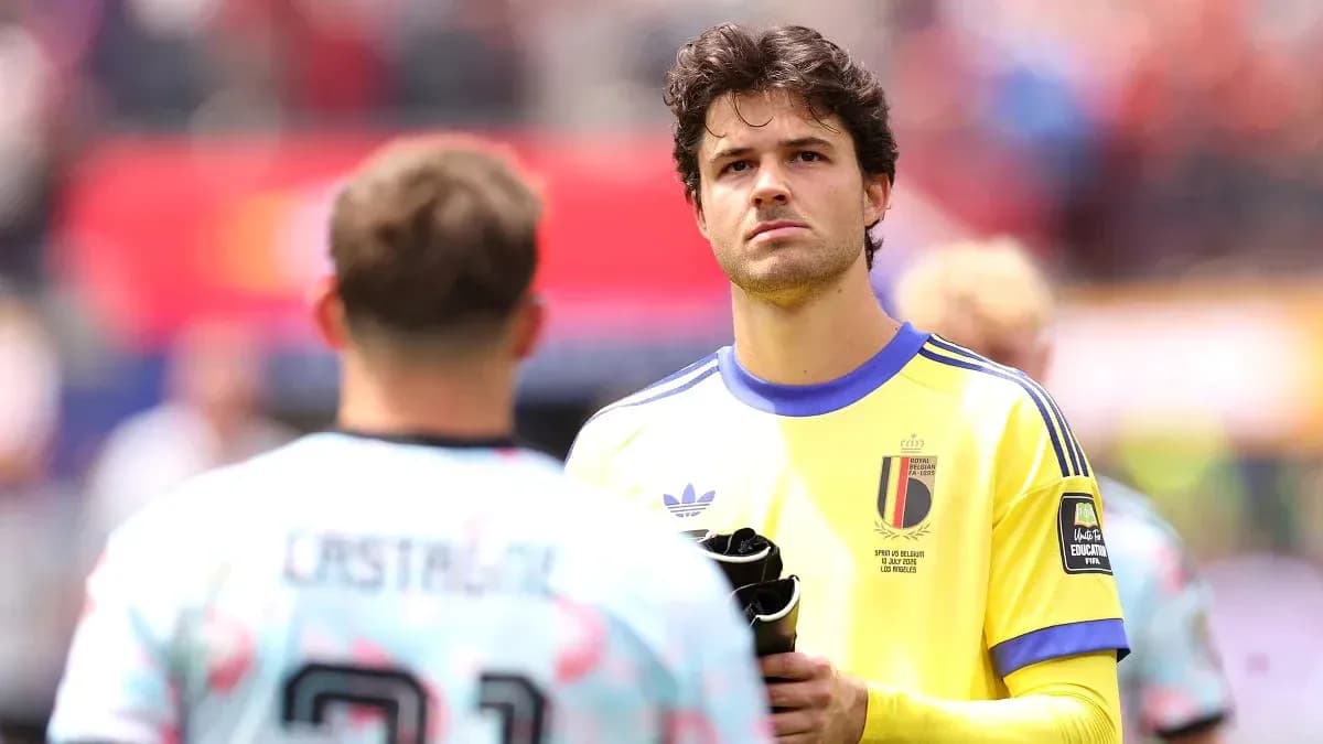 Portero belga en el campo antes del partido