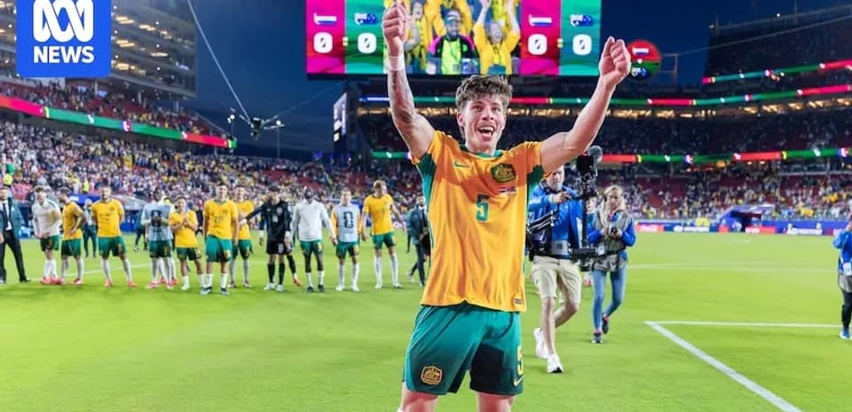 Jugador australiano celebrando con el público después del partido