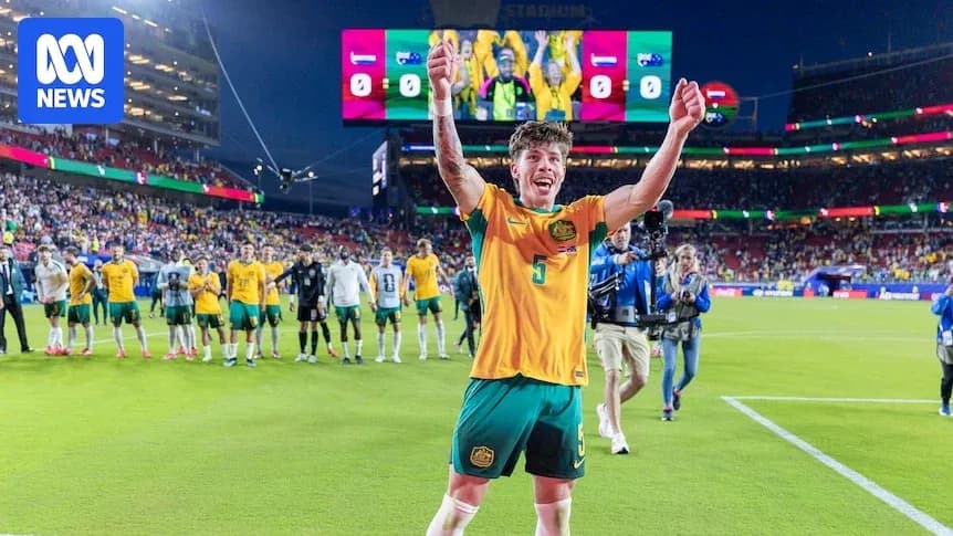 Jugador australiano celebrando con el público después del partido
