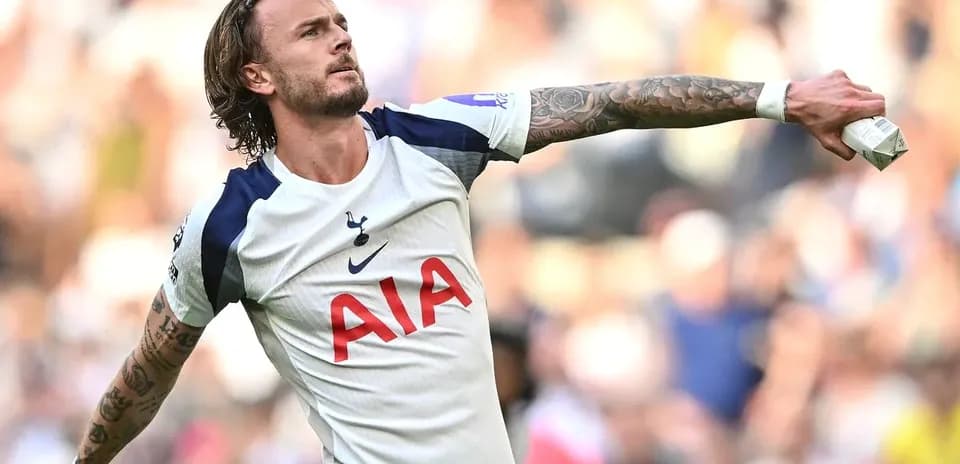 Jugador de Tottenham celebrando con los brazos levantados